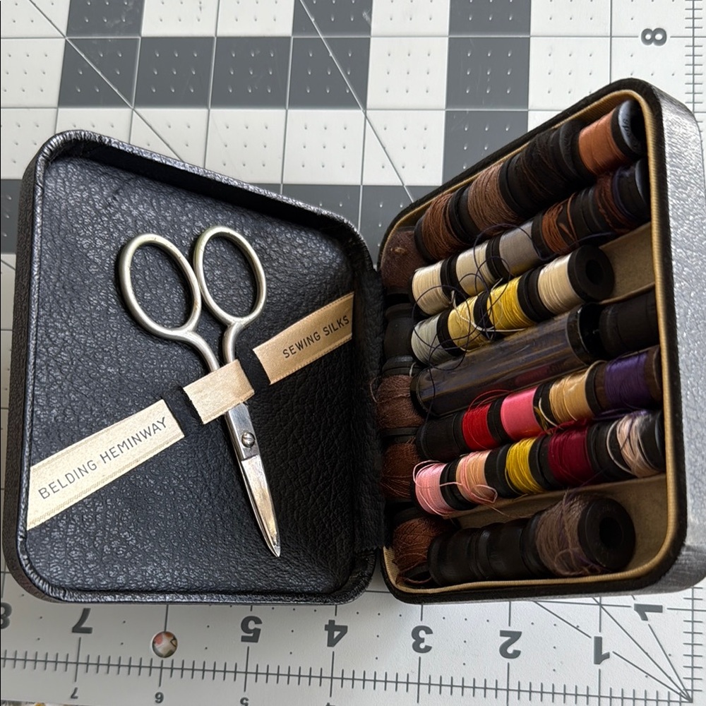 Vintage Belding Heminway Sewing Silks Kit ca 1930’s -1940’s Travel Sewing Kit